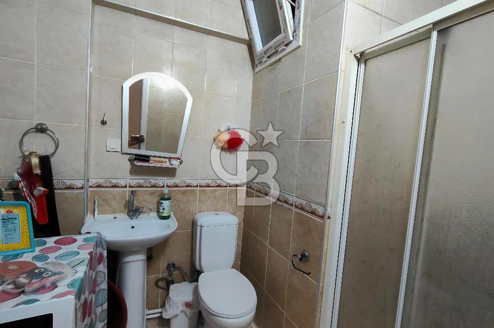 BORNOVA ÜMİT MAHALLESİ'NDE SATILIK 3 KATLI KOMPLE BİNA