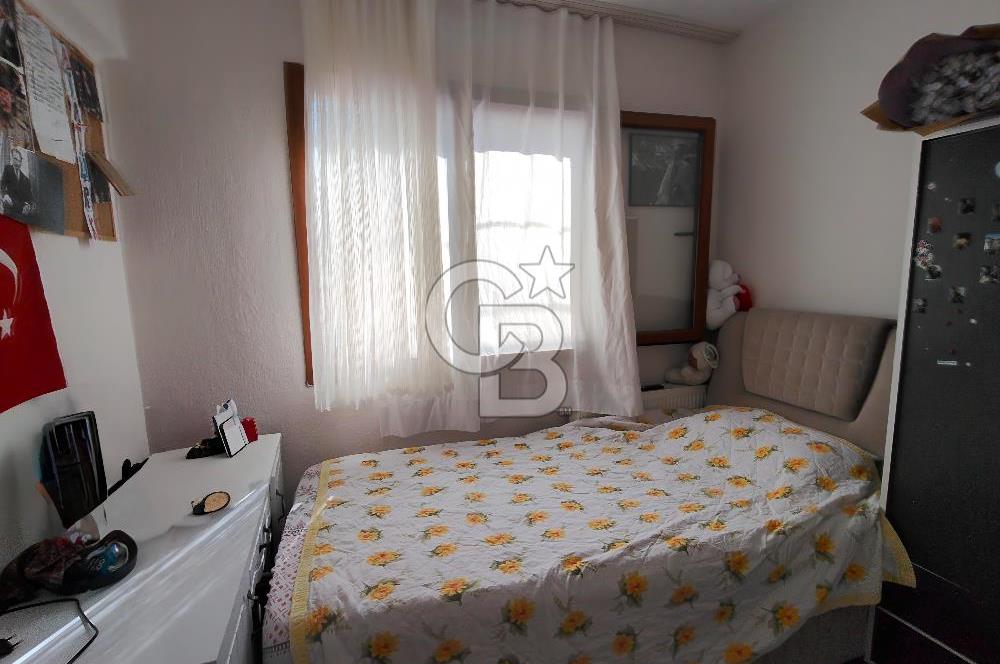 BORNOVA ÜMİT MAHALLESİ'NDE SATILIK 3 KATLI KOMPLE BİNA