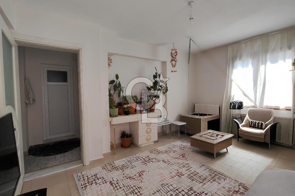 BORNOVA ÜMİT MAHALLESİ'NDE SATILIK 3 KATLI KOMPLE BİNA