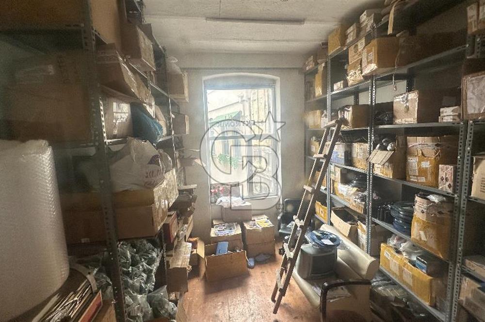 KEMANKEŞ'DE KARAKÖY PASAJ'INDA 4.KAT 18M2  DÜKKAN