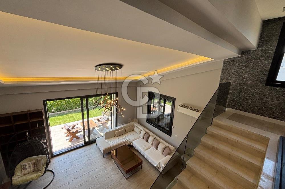 Sığacıkta Denize Yakın Tam Müstakil Satılık Villa