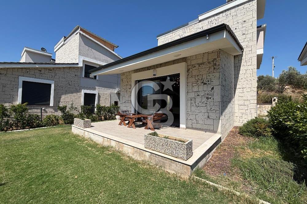 Sığacıkta Denize Yakın Tam Müstakil Satılık Villa