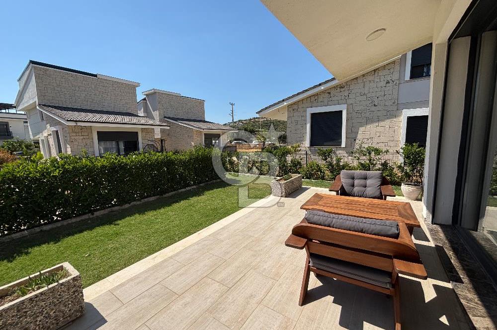 Sığacıkta Denize Yakın Tam Müstakil Satılık Villa