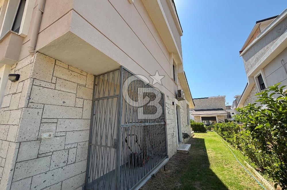 Sığacıkta Denize Yakın Tam Müstakil Satılık Villa