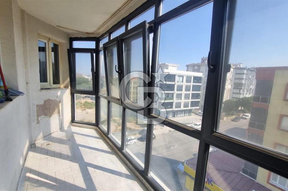 Gaziemir Irmak Mah Site içerisinde ara kat Satılık 3+1 daire