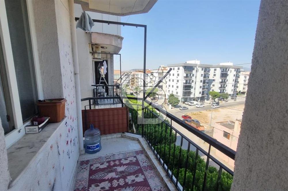 Gaziemir Irmak Mah Site içerisinde ara kat Satılık 3+1 daire