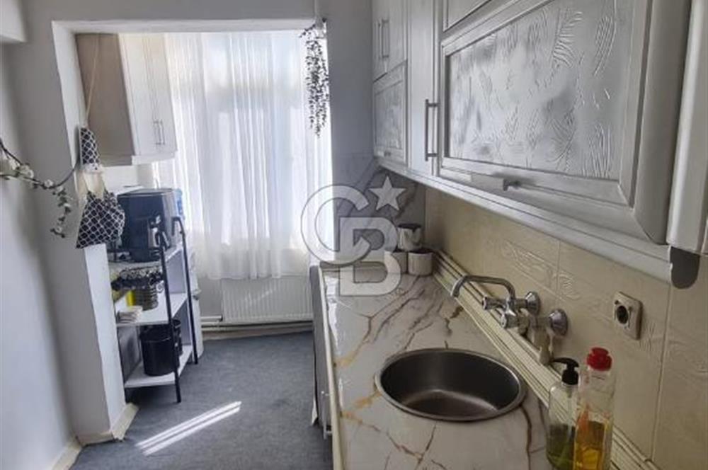 Gaziemir Irmak Mah Site içerisinde ara kat Satılık 3+1 daire
