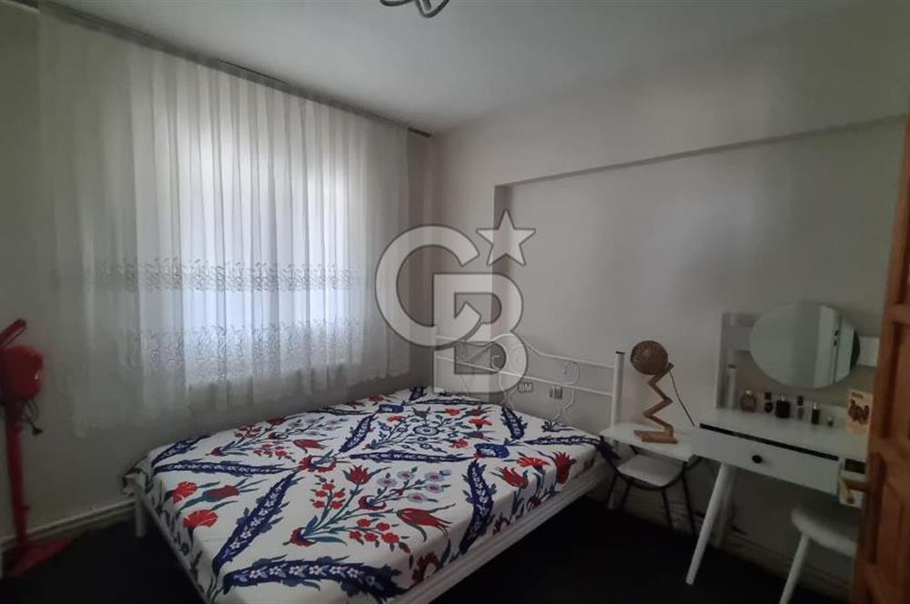 Gaziemir Irmak Mah Site içerisinde ara kat Satılık 3+1 daire
