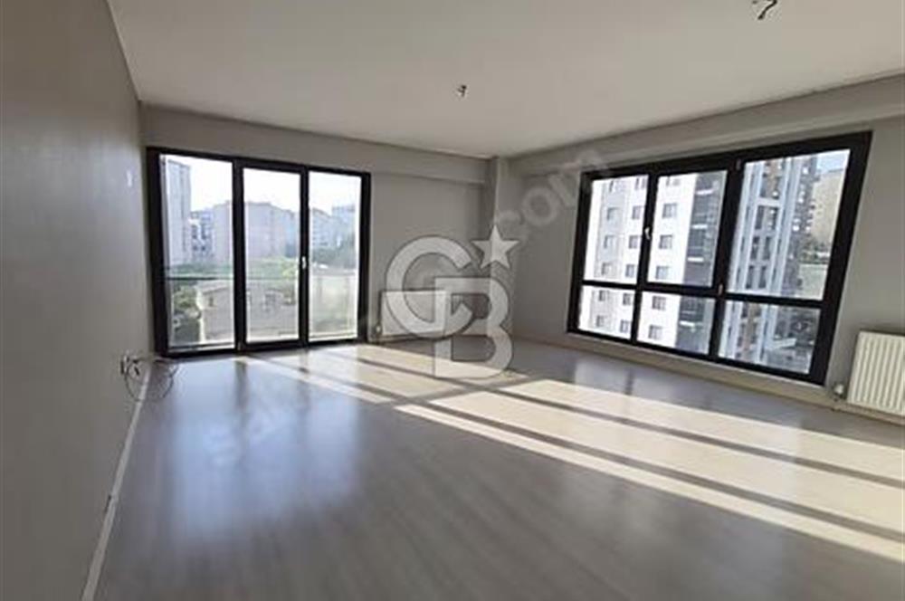 ŞERİFALİ TATLISUDA FİNANS ŞEHİRE YAKIN SİTEDE 3+1 SATILIK DAİRE