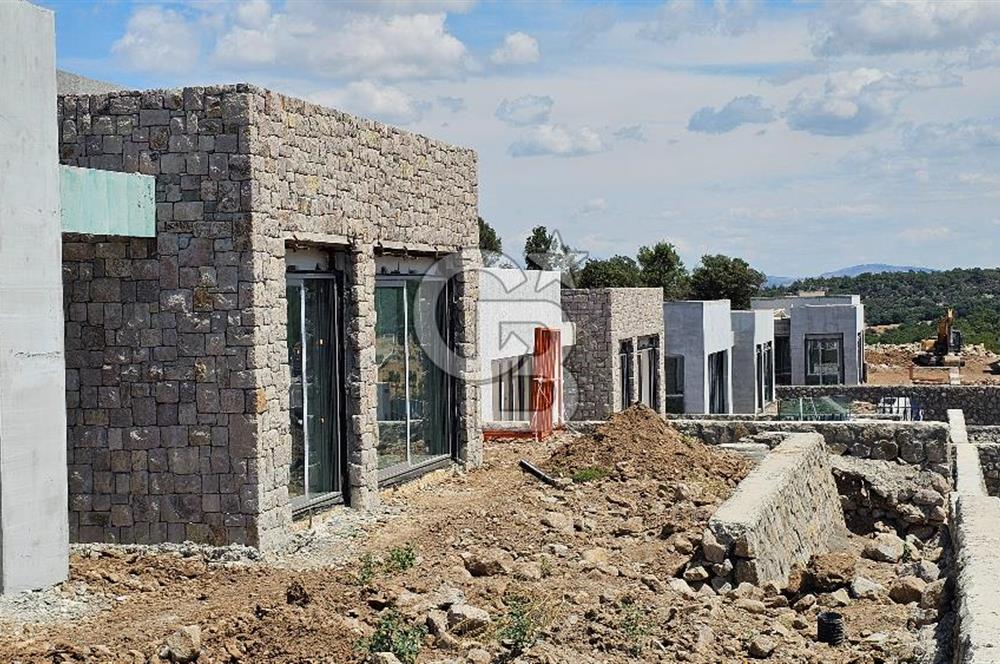 ASSOS BADEMLİ KÖYÜNDE "ASSOS MARE" SİTESİNDE SATILIK VİLLA