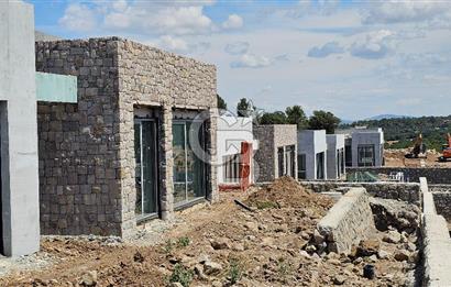 ASSOS BADEMLİ KÖYÜNDE "ASSOS MARE" SİTESİNDE SATILIK VİLLA