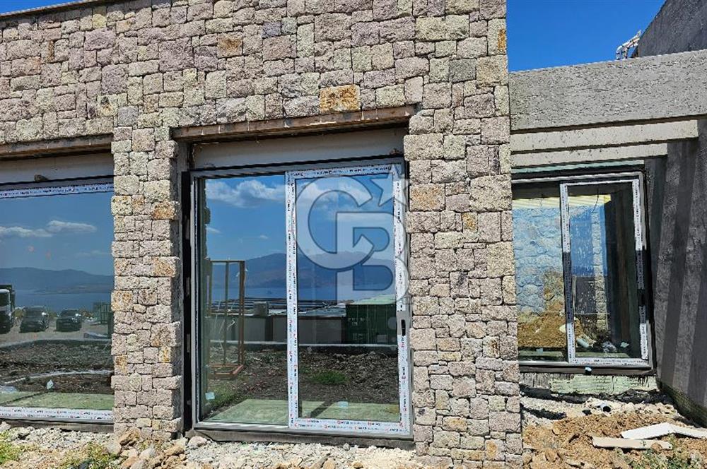 ASSOS BADEMLİ KÖYÜNDE "ASSOS MARE" SİTESİNDE SATILIK VİLLA