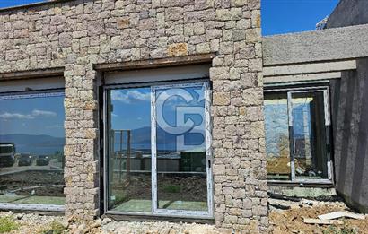 ASSOS BADEMLİ KÖYÜNDE "ASSOS MARE" SİTESİNDE SATILIK VİLLA
