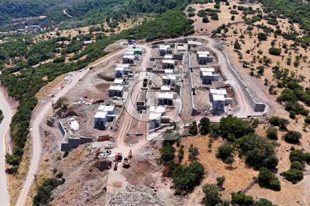 ASSOS BADEMLİ KÖYÜNDE "ASSOS MARE" SİTESİNDE SATILIK VİLLA