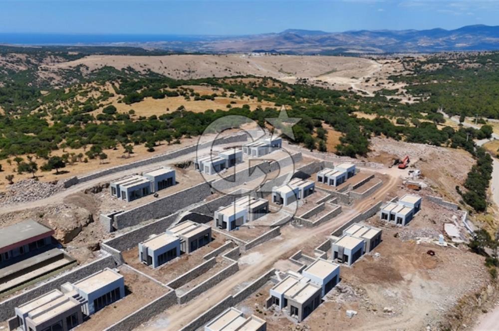 ASSOS BADEMLİ KÖYÜNDE "ASSOS MARE" SİTESİNDE SATILIK VİLLA