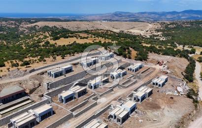 ASSOS BADEMLİ KÖYÜNDE "ASSOS MARE" SİTESİNDE SATILIK VİLLA