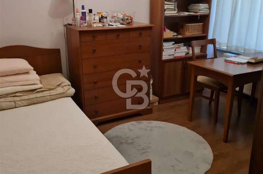 FATİH MERKEZDE SATILIK 3+1 GENİŞ VE TEMİZ, BALKONLU ARAKAT DAİRE