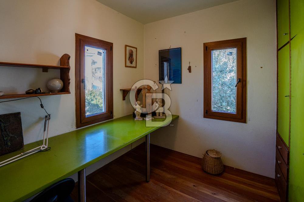 Eski Foça'da Denize Yürüme Mesafesinde Kiralık 3+1 Villa