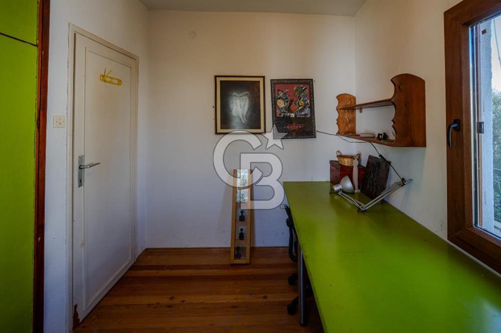 Eski Foça'da Denize Yürüme Mesafesinde Kiralık 3+1 Villa