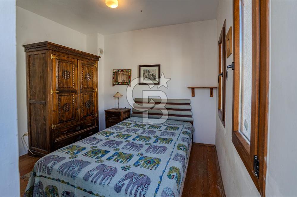 Eski Foça'da Denize Yürüme Mesafesinde Kiralık 3+1 Villa