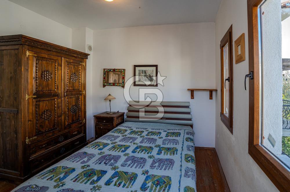 Eski Foça'da Denize Yürüme Mesafesinde Kiralık 3+1 Villa