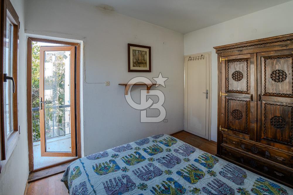 Eski Foça'da Denize Yürüme Mesafesinde Kiralık 3+1 Villa
