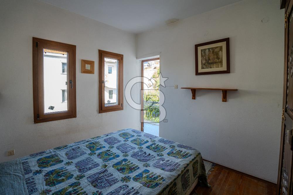 Eski Foça'da Denize Yürüme Mesafesinde Kiralık 3+1 Villa