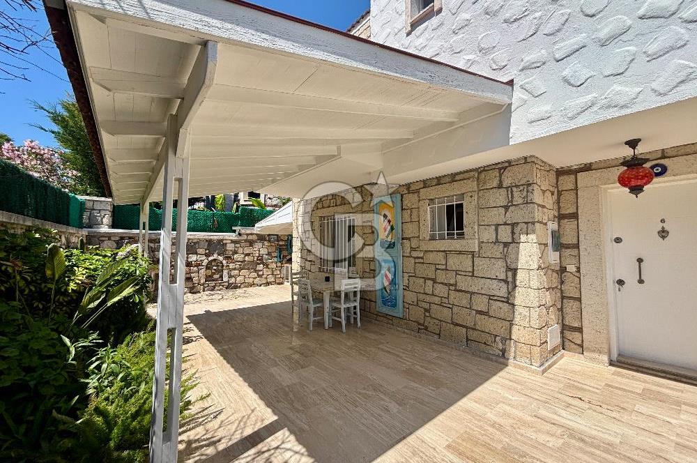  Alaçatı Hacımemişte Tek Müstakil Havuzlu 3+1 Kiralık Taş Villa