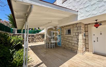  Alaçatı Hacımemişte Tek Müstakil Havuzlu 3+1 Kiralık Taş Villa