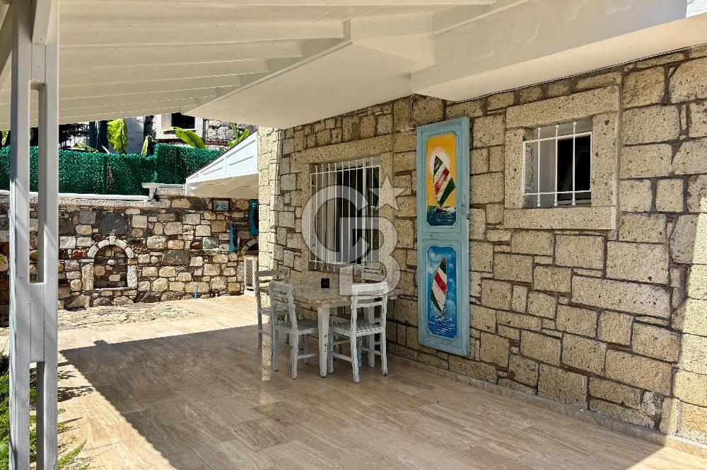  Alaçatı Hacımemişte Tek Müstakil Havuzlu 3+1 Kiralık Taş Villa