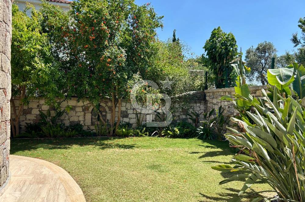  Alaçatı Hacımemişte Tek Müstakil Havuzlu 3+1 Kiralık Taş Villa