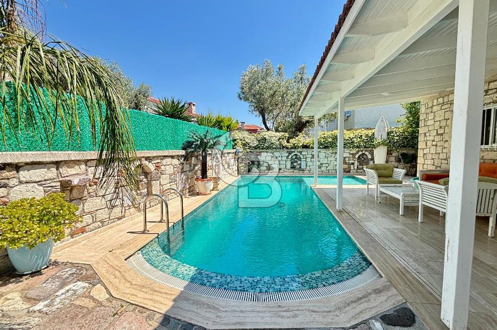  Alaçatı Hacımemişte Tek Müstakil Havuzlu 3+1 Kiralık Taş Villa
