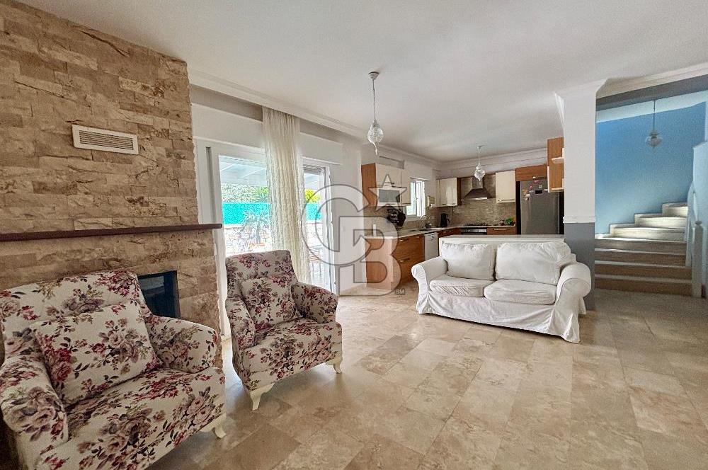  Alaçatı Hacımemişte Tek Müstakil Havuzlu 3+1 Kiralık Taş Villa