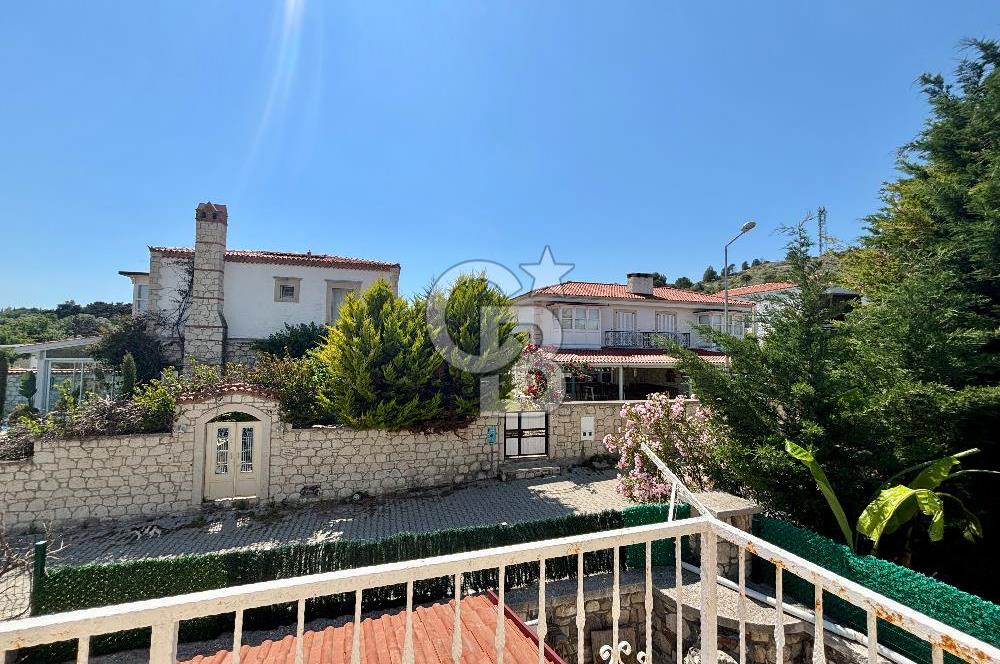  Alaçatı Hacımemişte Tek Müstakil Havuzlu 3+1 Kiralık Taş Villa