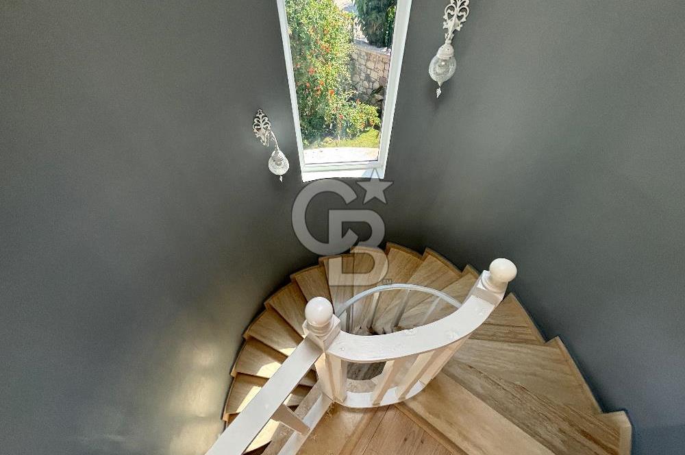  Alaçatı Hacımemişte Tek Müstakil Havuzlu 3+1 Kiralık Taş Villa