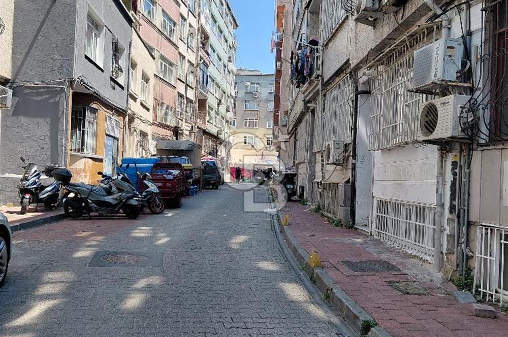 FATİH MERKEZDE SATILIK 3+1 GENİŞ VE TEMİZ, BALKONLU ARAKAT DAİRE