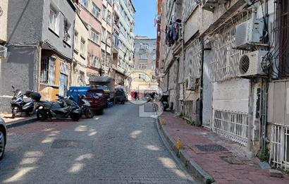 FATİH MERKEZDE SATILIK 3+1 GENİŞ VE TEMİZ, BALKONLU ARAKAT DAİRE