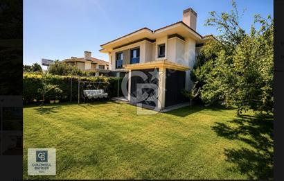 Urla İçmeler'de Eşyalı, Bahçeli, Deniz Yakını Villa