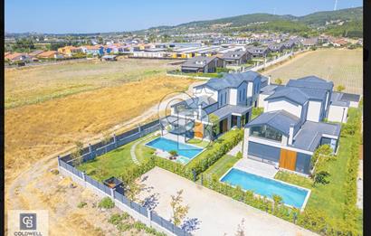 Urla Kuşçularda sıfır havuzlu satılık villa