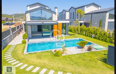 Urla Kuşçularda sıfır havuzlu satılık villa