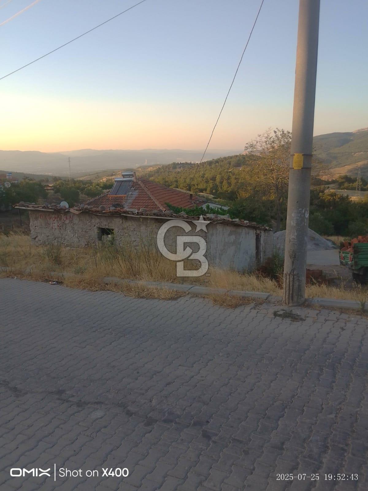 izmir Kınık Arpaseki'de . Köy imarlı Yapı ve Arsa