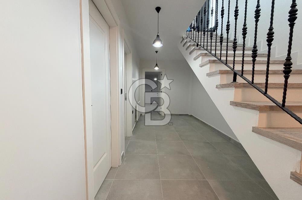 Silivri Gümüşyaka'da Satılık 7+1 Müstakil Villa Deniz Manzaralı
