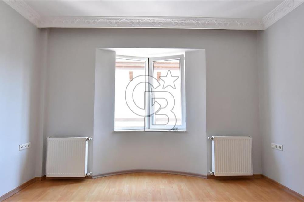 Çamlıca Menekşe Sitesi'nde Geniş 3+1 Kiralık Daire