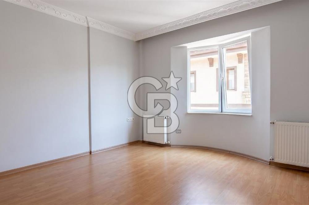 Çamlıca Menekşe Sitesi'nde Geniş 3+1 Kiralık Daire