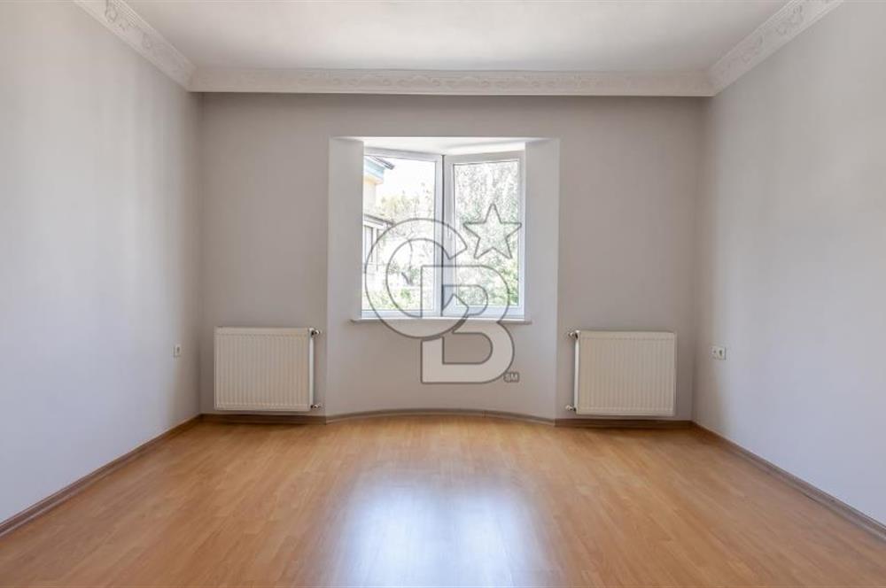 Çamlıca Menekşe Sitesi'nde Geniş 3+1 Kiralık Daire