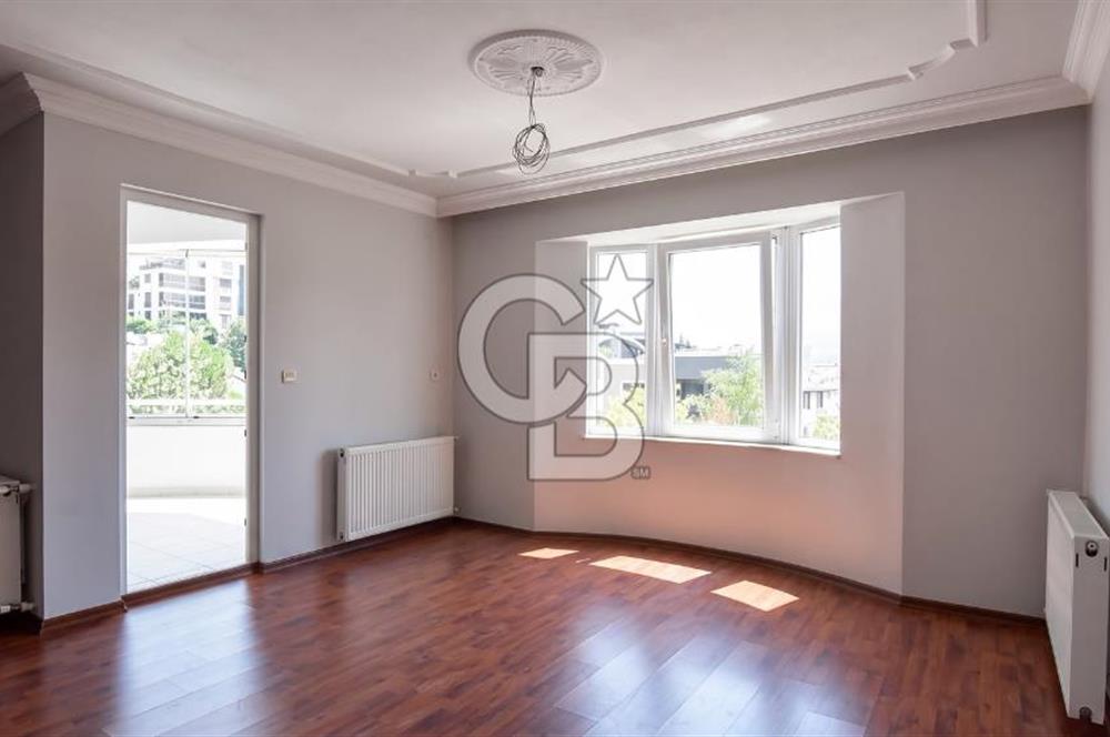 Çamlıca Menekşe Sitesi'nde Geniş 3+1 Kiralık Daire