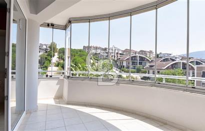 Çamlıca Menekşe Sitesi'nde Geniş 3+1 Kiralık Daire
