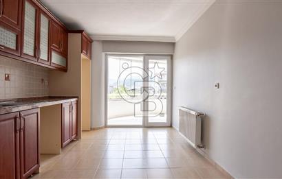 Çamlıca Menekşe Sitesi'nde Geniş 3+1 Kiralık Daire