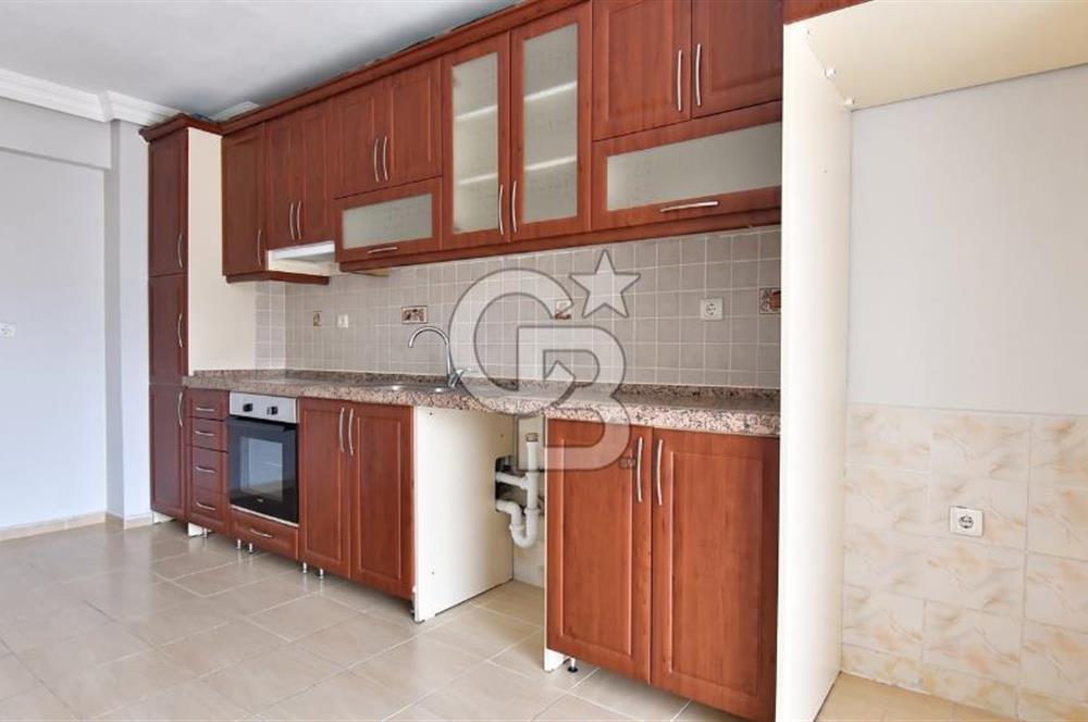 Çamlıca Menekşe Sitesi'nde Geniş 3+1 Kiralık Daire