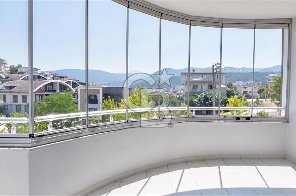Çamlıca Menekşe Sitesi'nde Geniş 3+1 Kiralık Daire